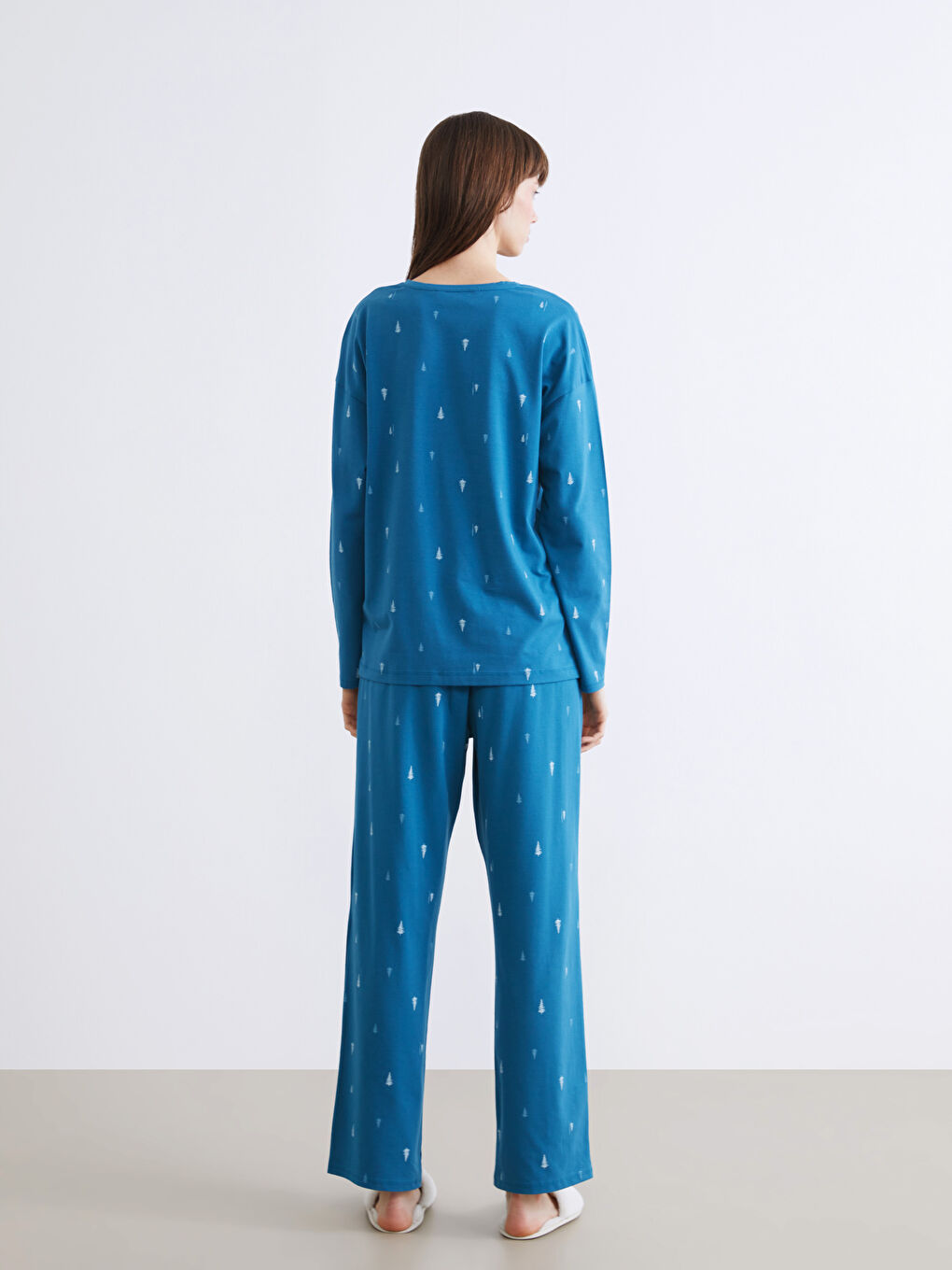 طقم بيجاما نساء موضوع رأس السنة بكول مدور-3