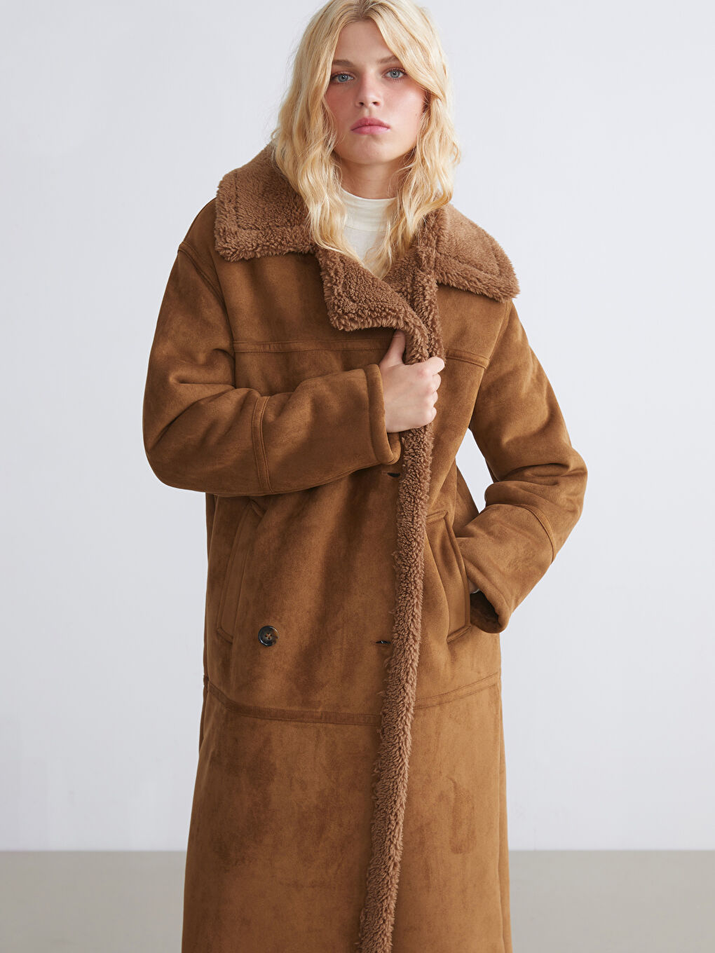 Kahverengi Kürklü Yaka Kadın Süet Kaban-1