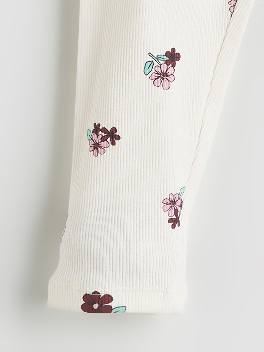 ليجن للبنات بخصر مرن ومُزهر-1