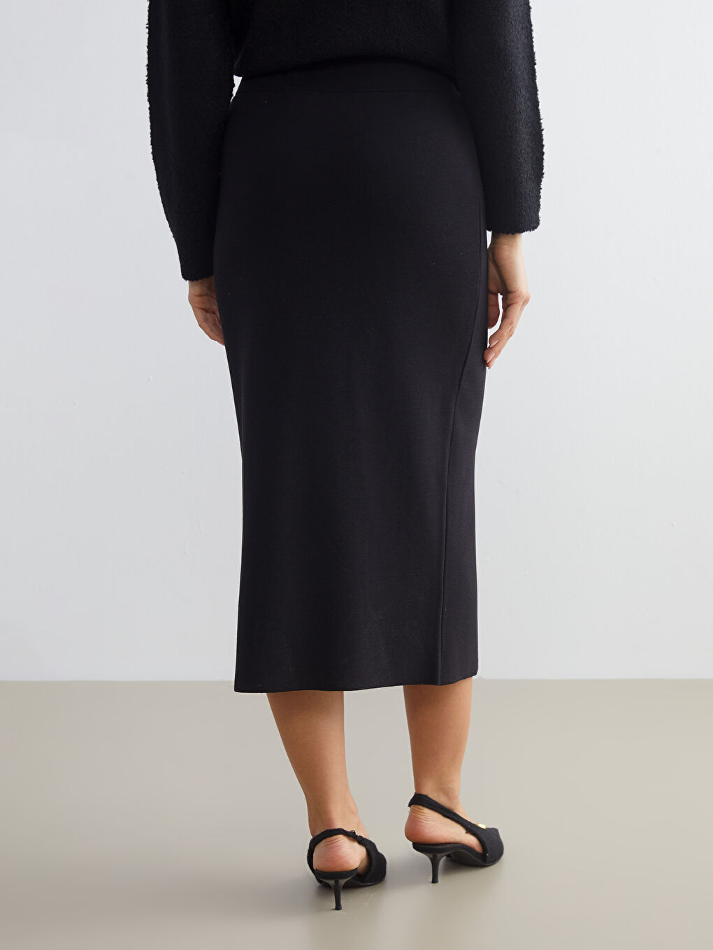 Siyah Beli Lastikli Triko Etek-7