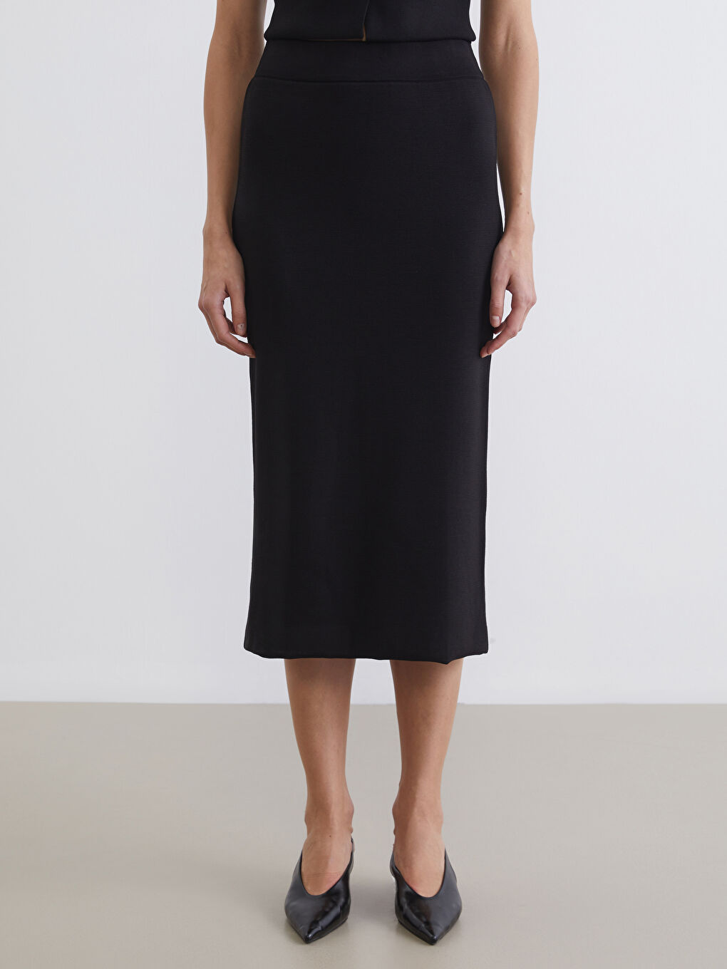 Siyah Beli Lastikli Triko Etek-2