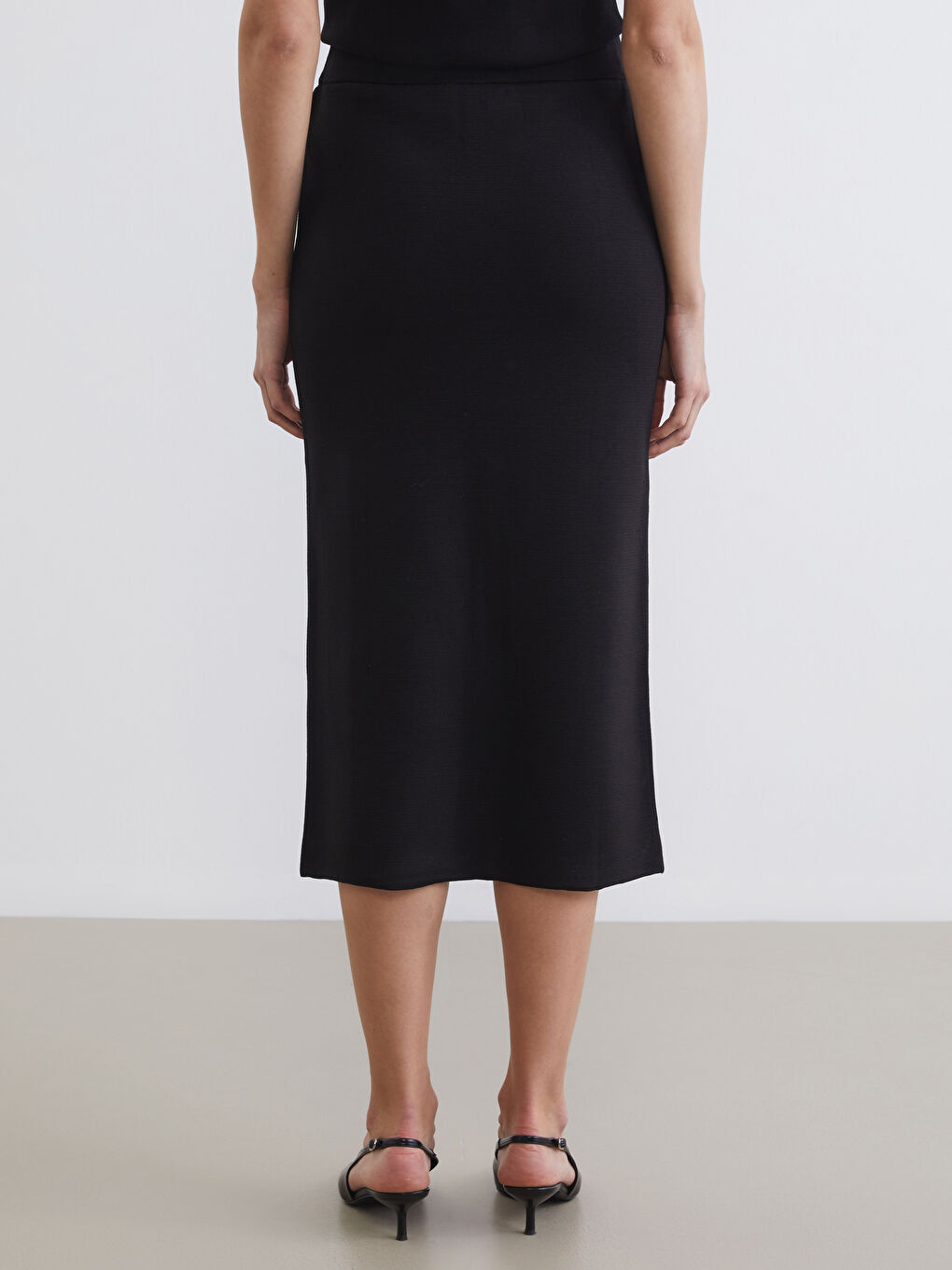 Siyah Beli Lastikli Triko Etek-6