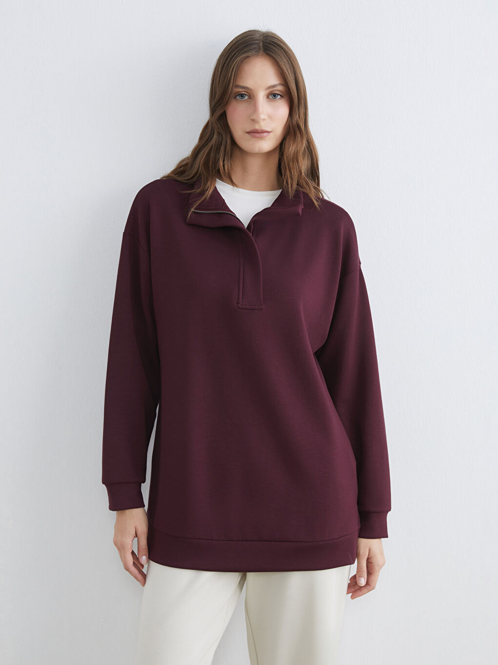 Dukserica tunika sa levkastim okovratnikom za žene