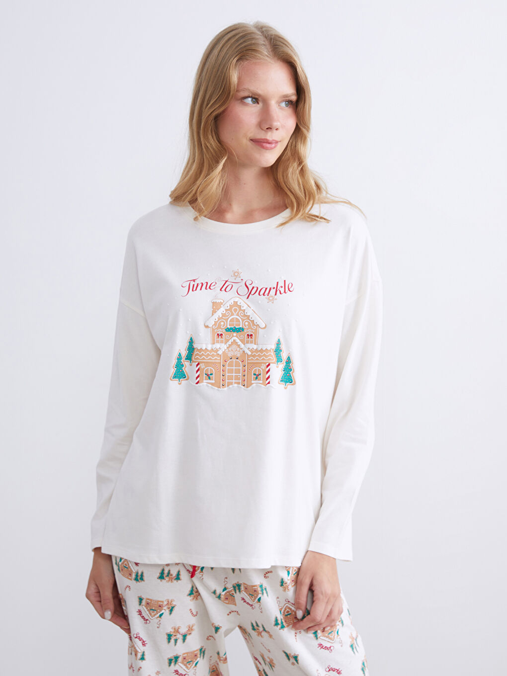 Ekru Bisiklet Yaka Yılbaşı Temalı Kadın Pijama Üstü