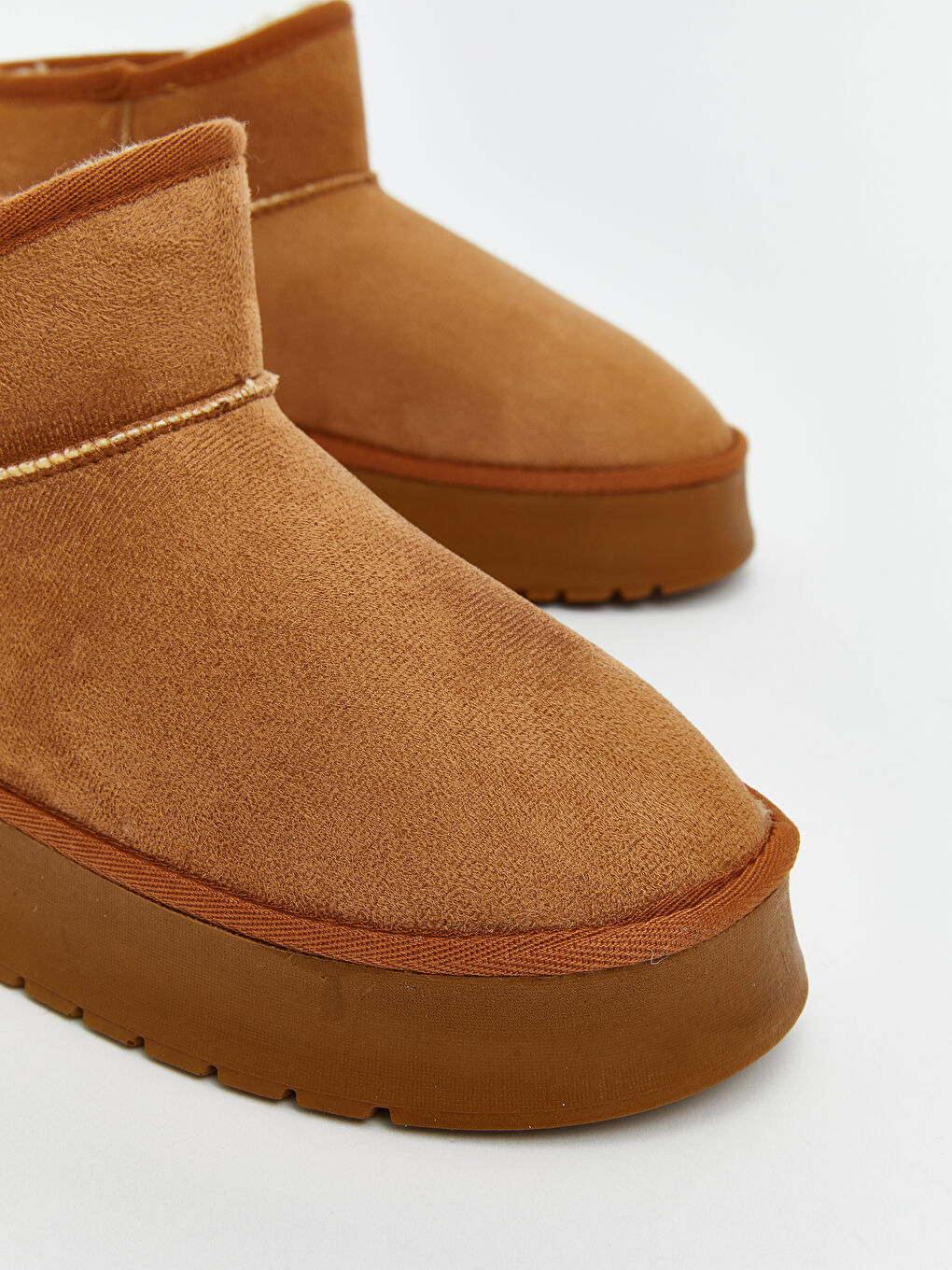 Bej İçi Kürklü Kadın Bot-2