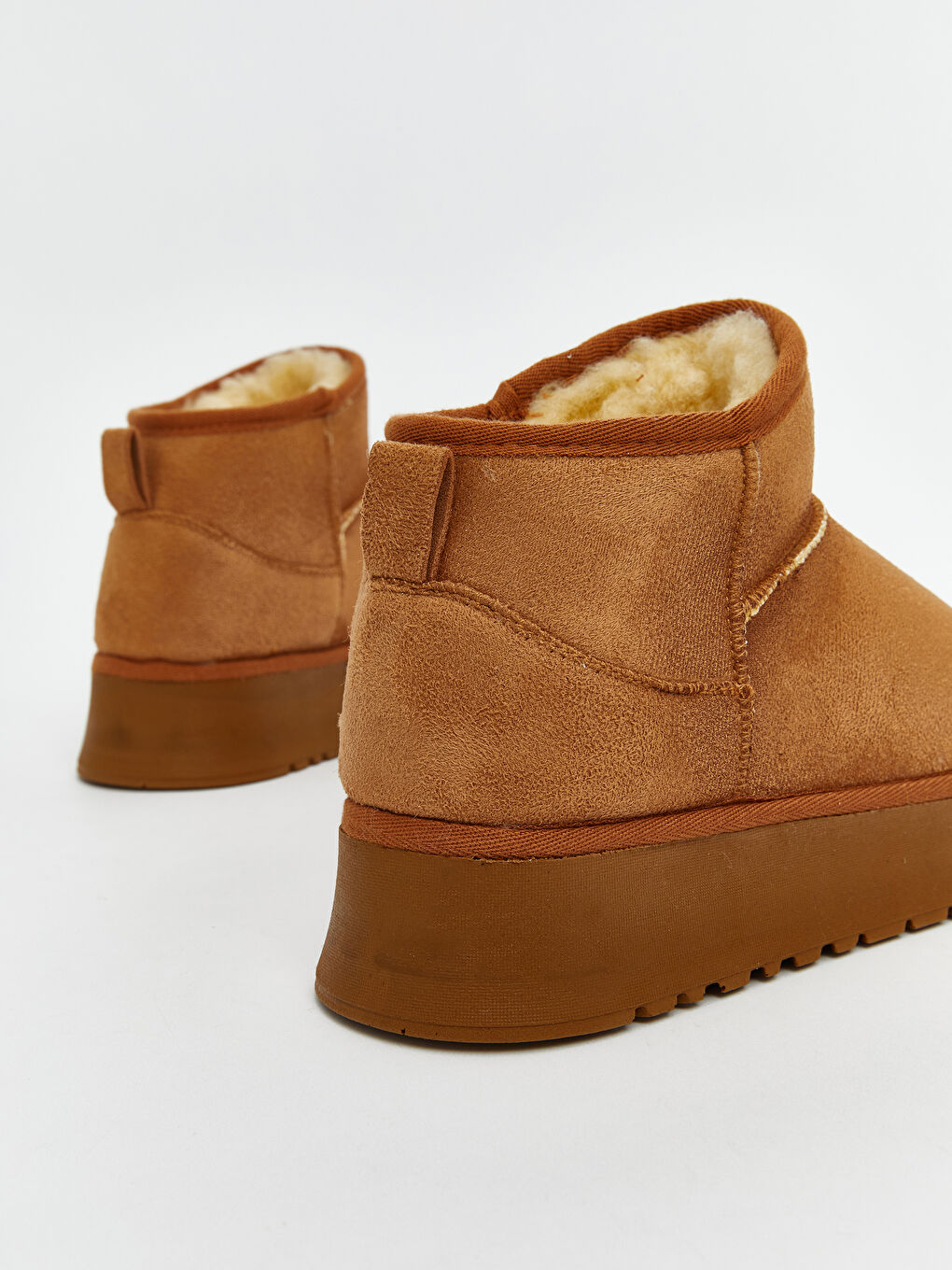 Bej İçi Kürklü Kadın Bot-4