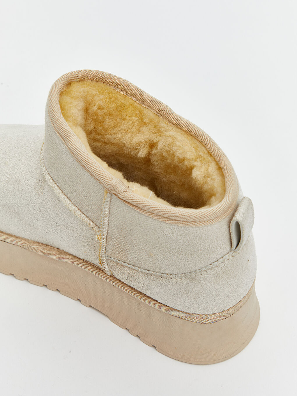 Bej İçi Kürklü Kadın Bot-5