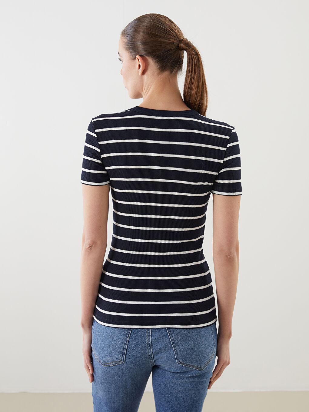 Ženska prugasta majica sa okruglim izrezom-3
