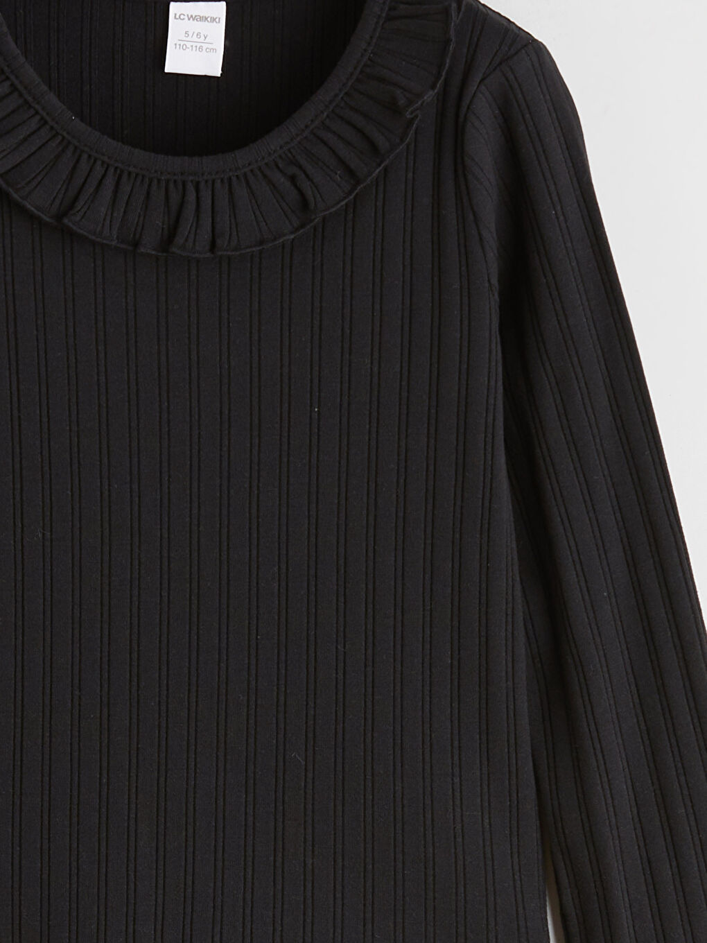 Siyah Fırfırlı Yaka Dokulu Kız Çocuk Tişört-2