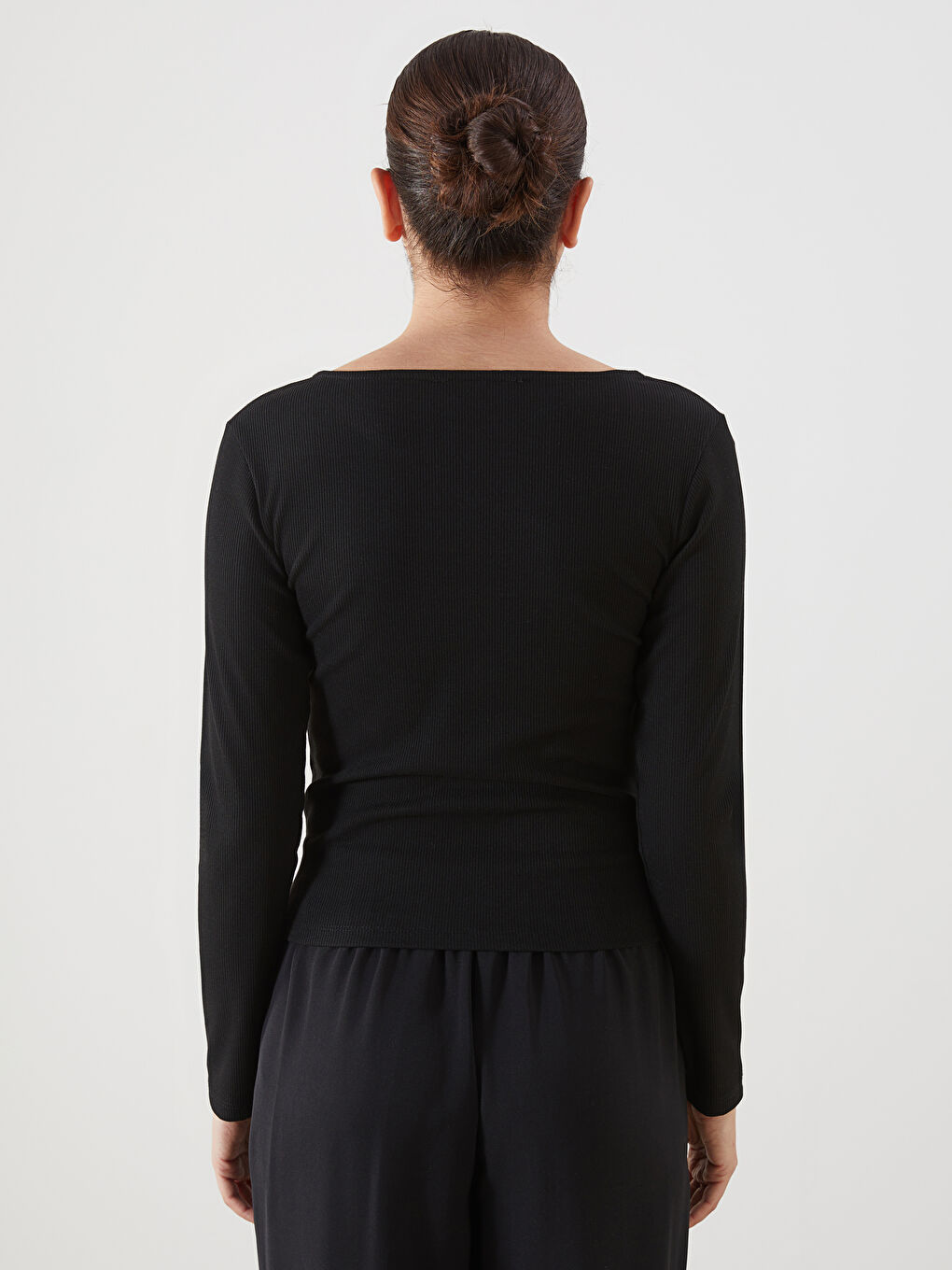 Siyah Asimetrik Yaka Kadın Tişört-3