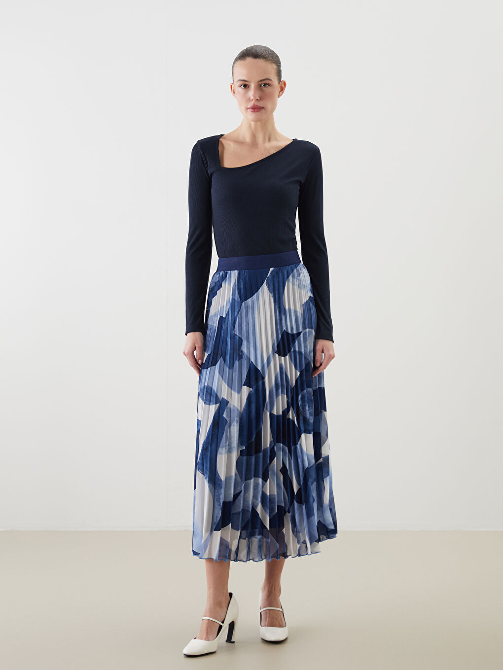 Lacivert Asimetrik Yaka Kadın Tişört-1