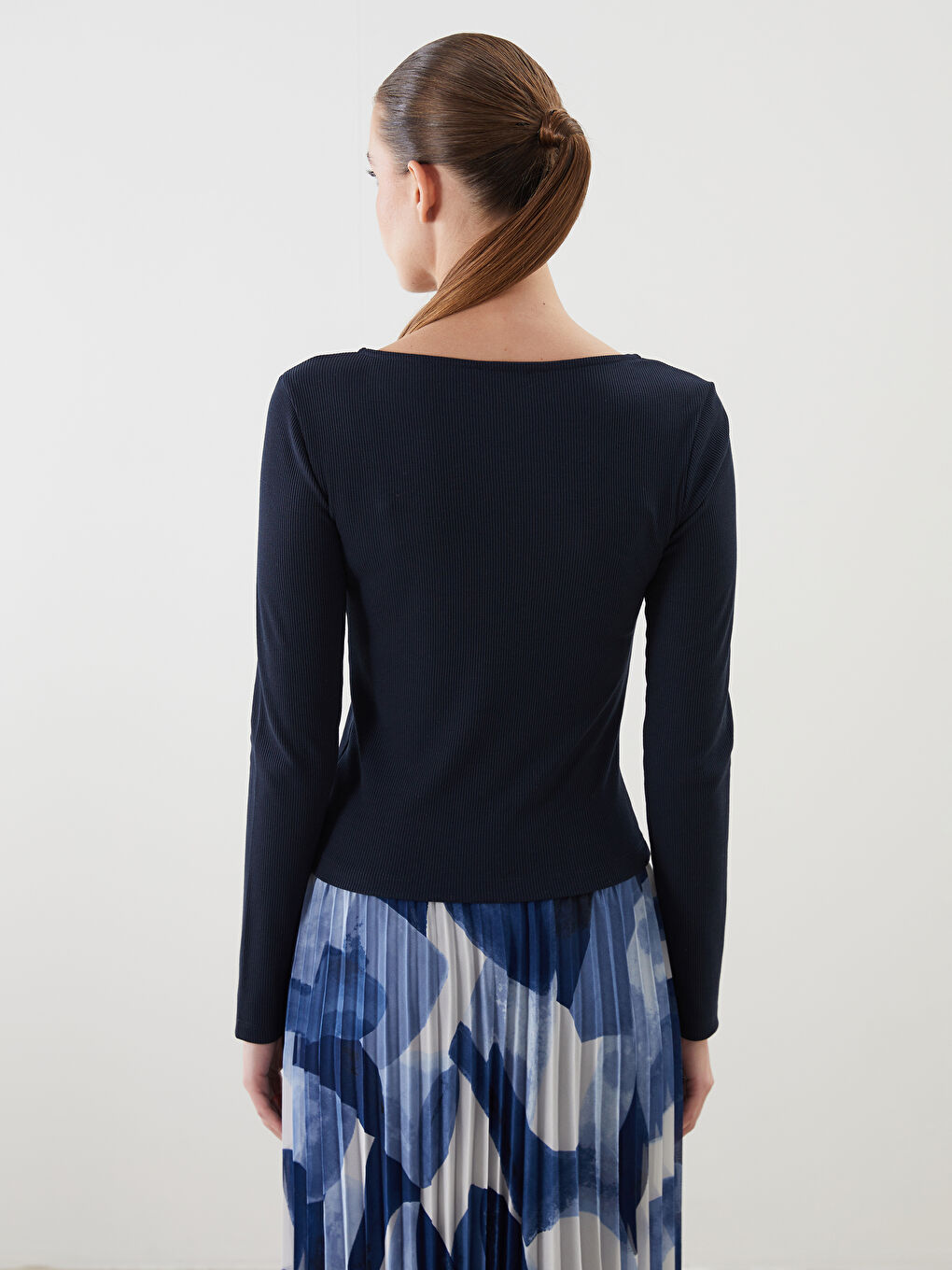 Lacivert Asimetrik Yaka Kadın Tişört-3