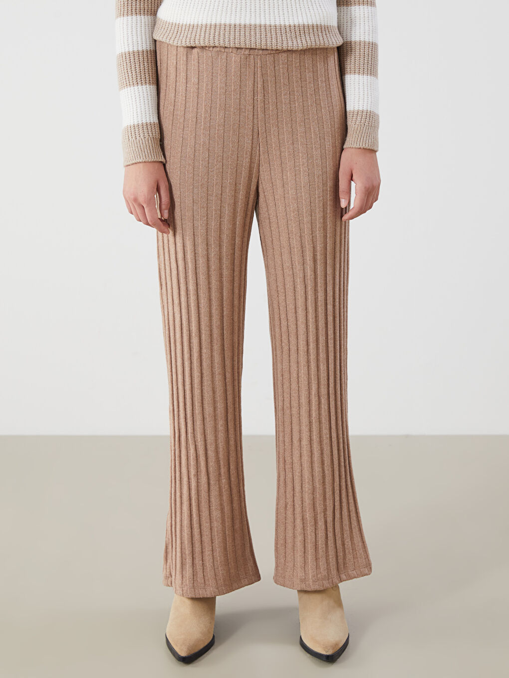 LCW ECO Women's Trousers with Elastic Waist and Flared Leg -W5ED99Z8-S3Q
