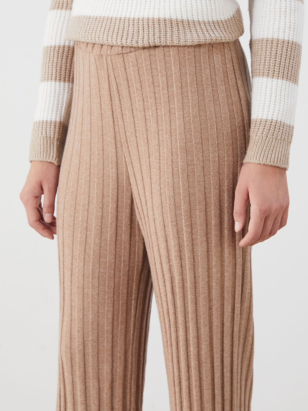 LCW ECO Women's Trousers with Elastic Waist and Flared Leg -W5ED99Z8-S3Q
