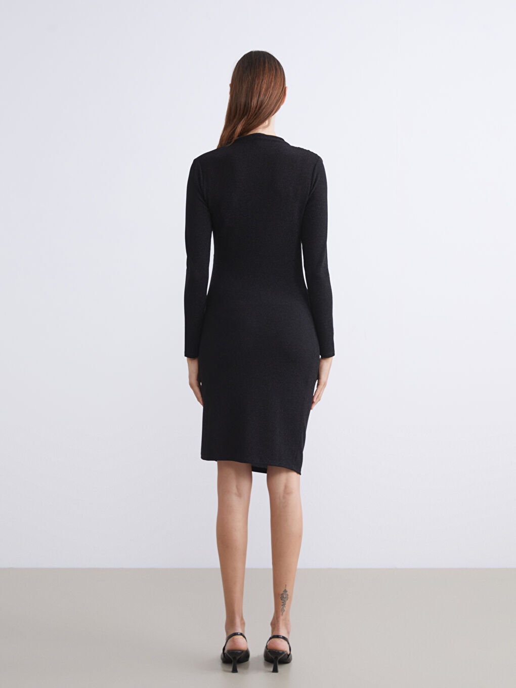 Биік жағалы жиырылған мини көйлек-3