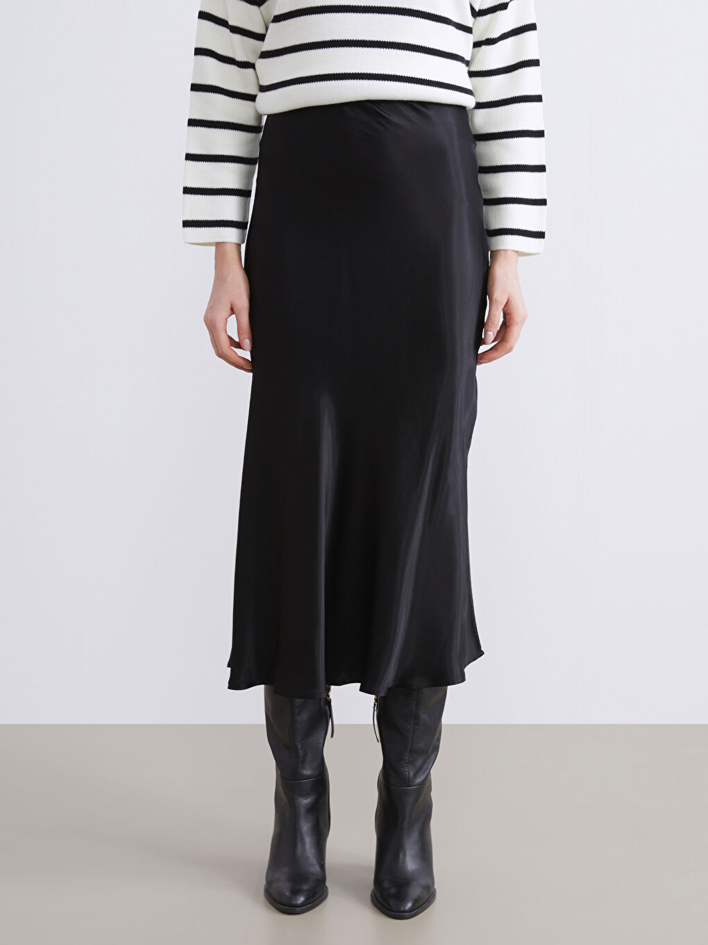 Woman BLACK Skirt-1