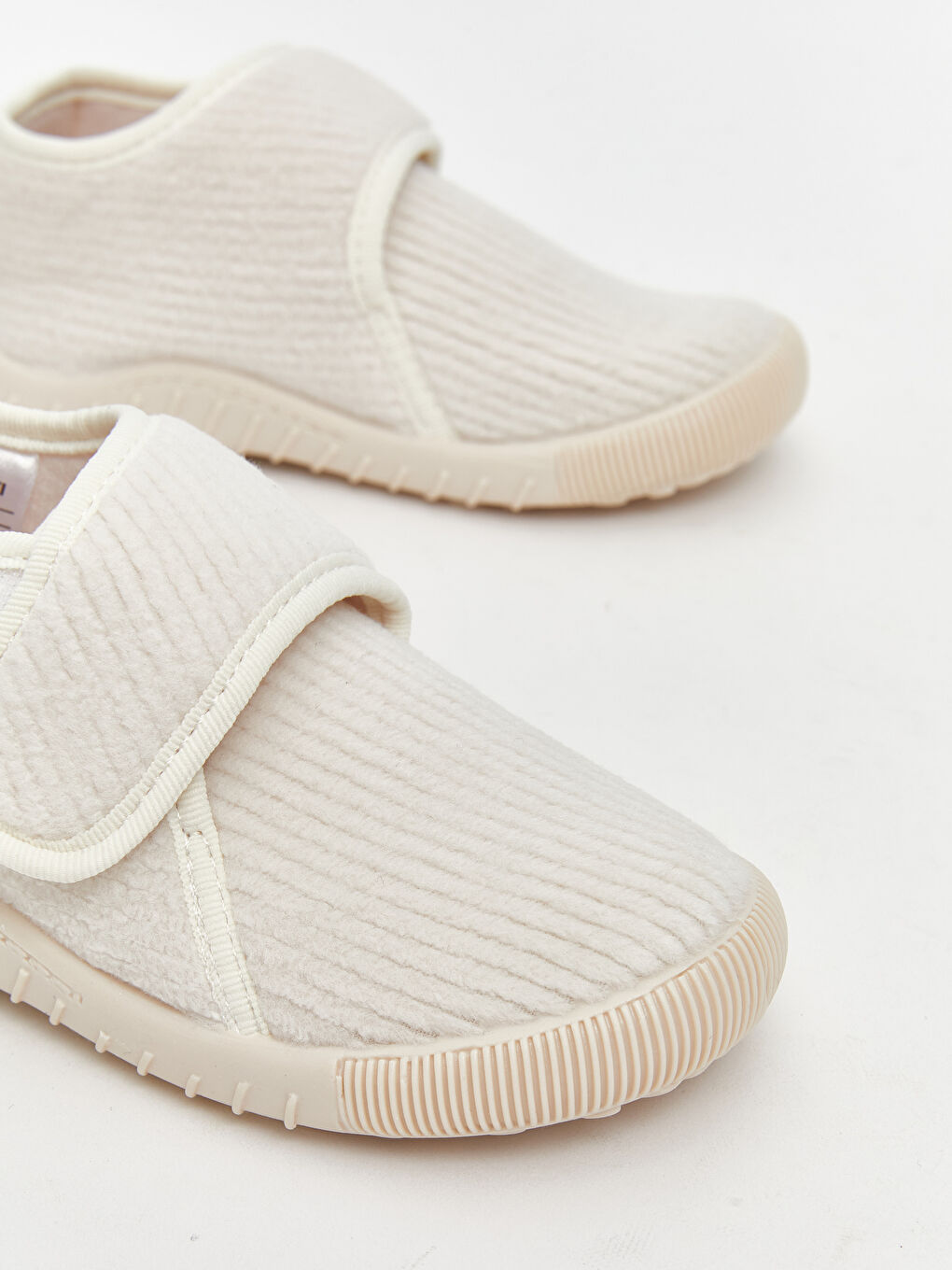 Bej Cırt Cırtlı Kız Bebek Panduf-2