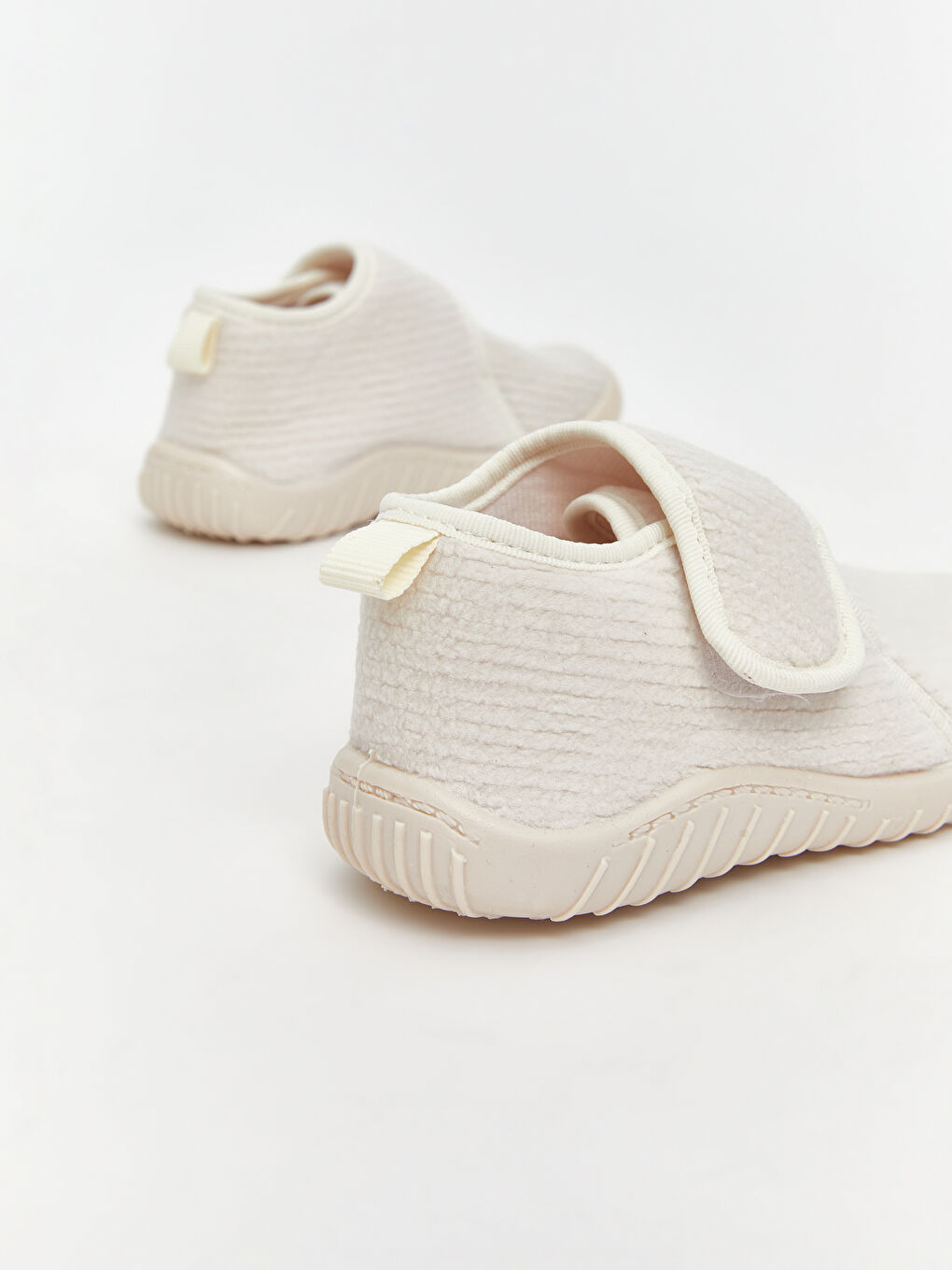 Bej Cırt Cırtlı Kız Bebek Panduf-4