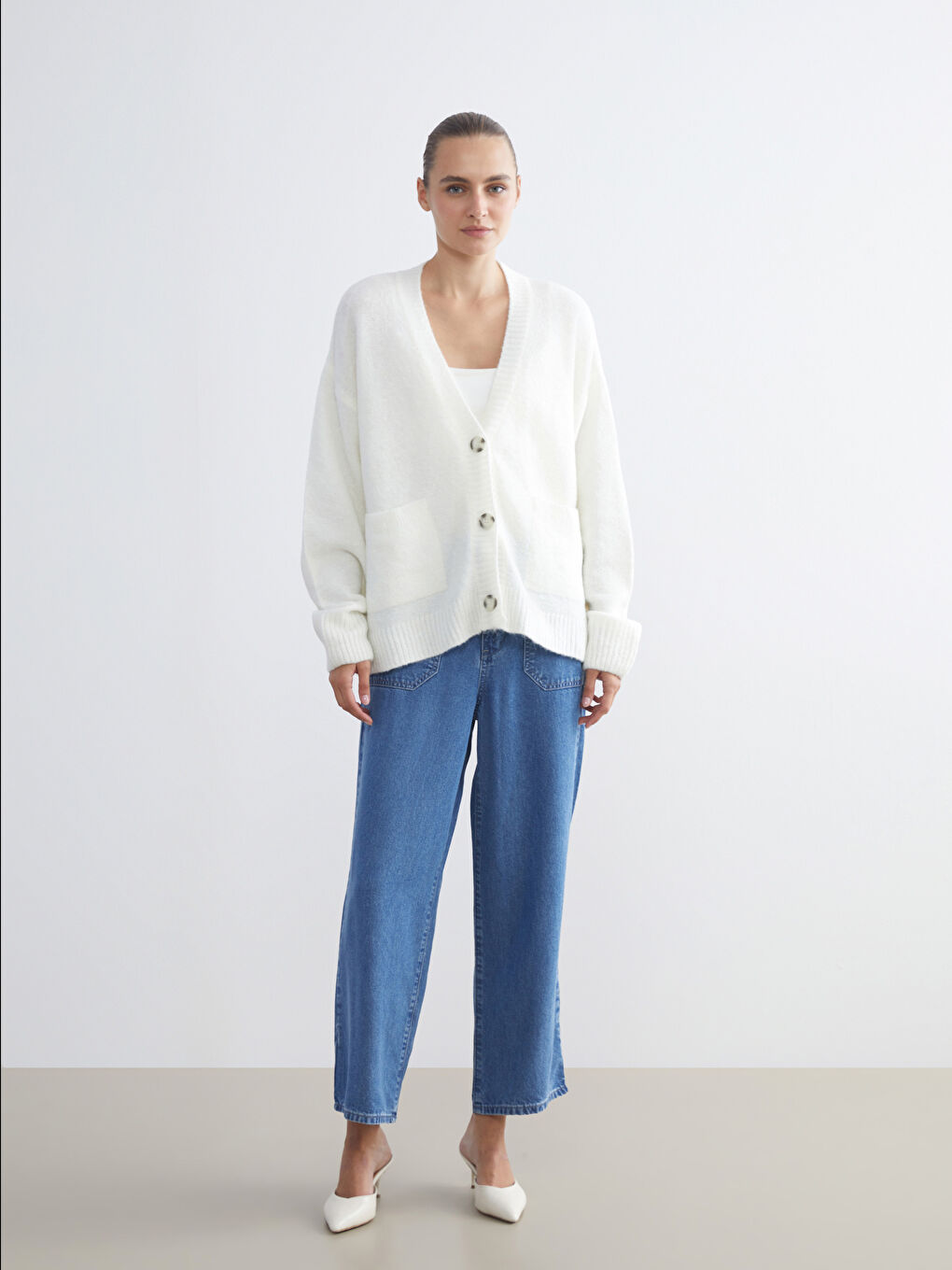 Ekru V Yaka Oversize Kadın Triko Hırka-1