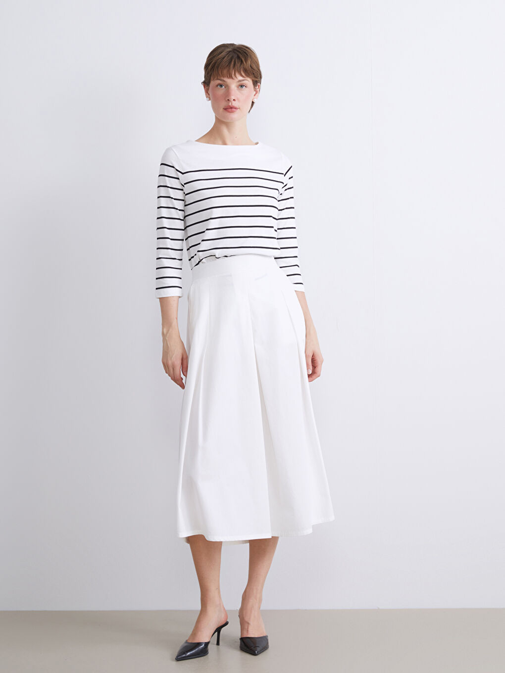 Siyah Bisiklet Yaka Çizgili Kadın Tişört-2