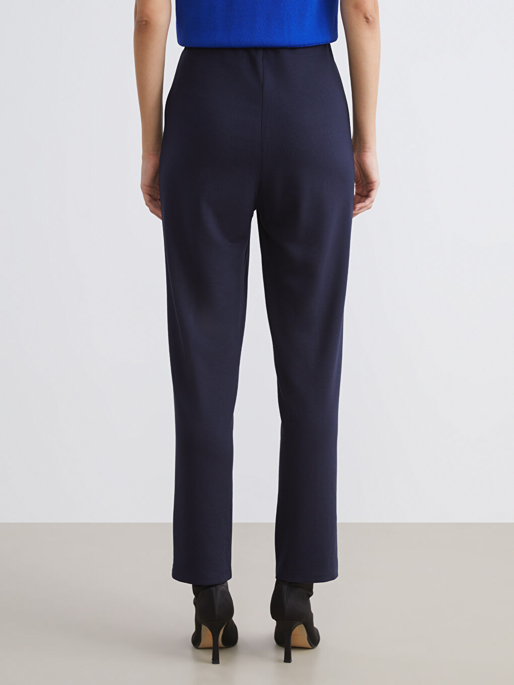 Carrot Fit Women's Trousers-3