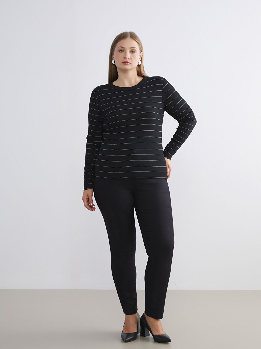 تیشێرتی ژنانه‌ی خه‌تخه‌تی یه‌خه‌ خڕ-5