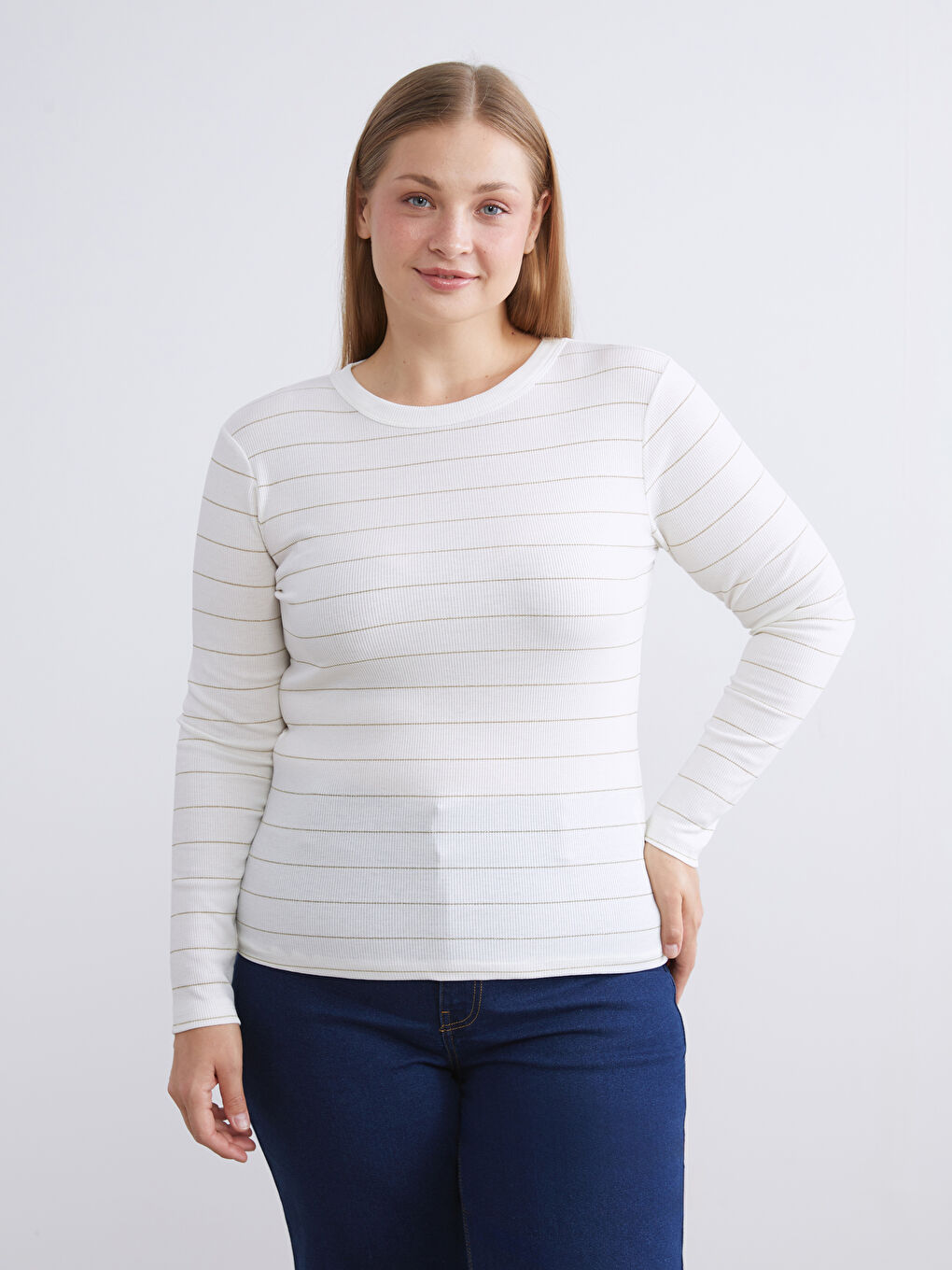 تیشێرتی ژنانه‌ی خه‌تخه‌تی یه‌خه‌ خڕ-1