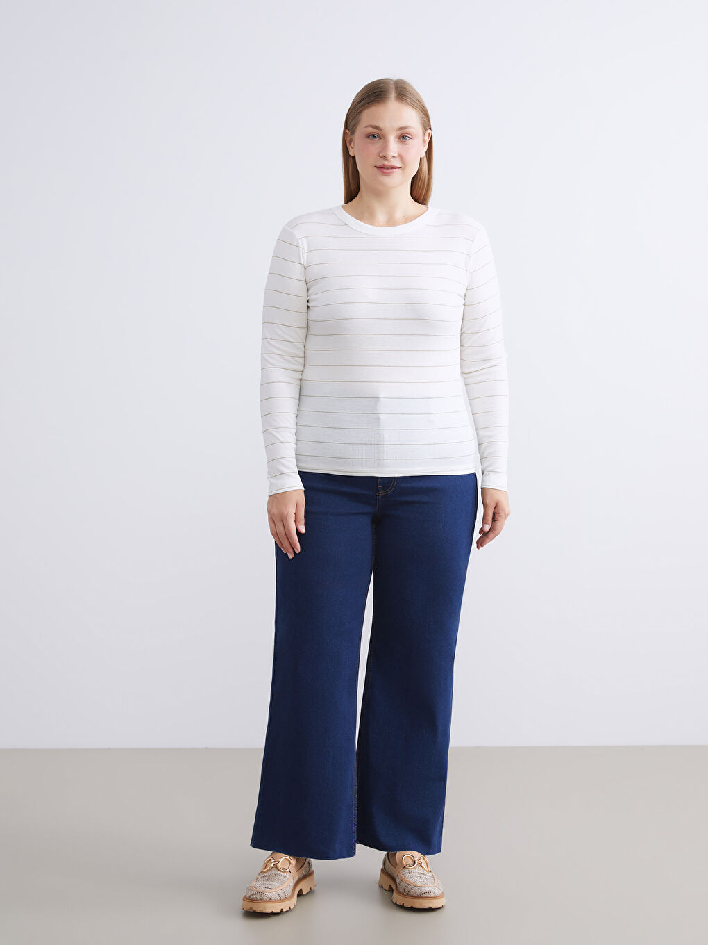 تیشێرتی ژنانه‌ی خه‌تخه‌تی یه‌خه‌ خڕ-5