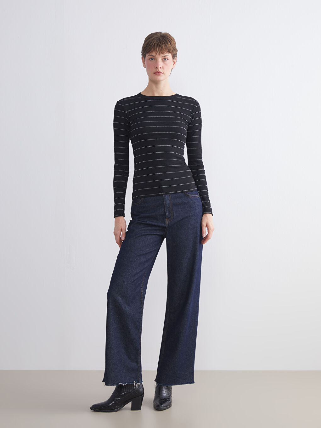 تیشێرتی ژنانه‌ی خه‌تخه‌تی یه‌خه‌ خڕ-2