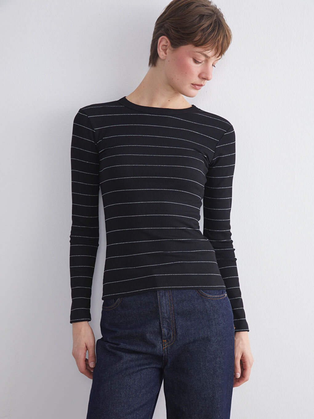 تیشێرتی ژنانه‌ی خه‌تخه‌تی یه‌خه‌ خڕ-3