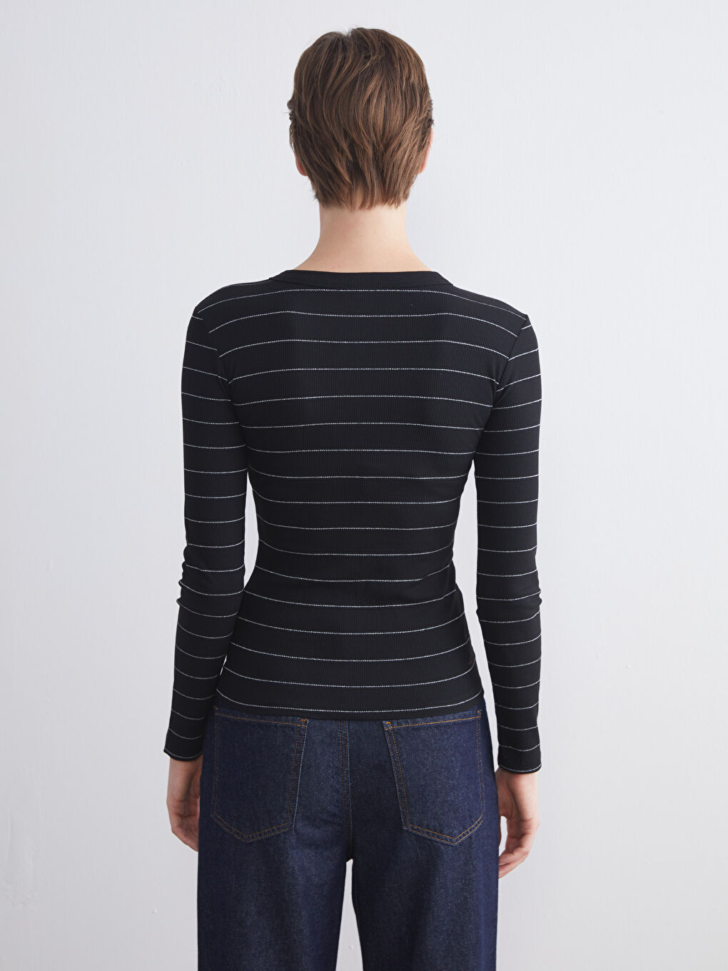 تیشێرتی ژنانه‌ی خه‌تخه‌تی یه‌خه‌ خڕ-4