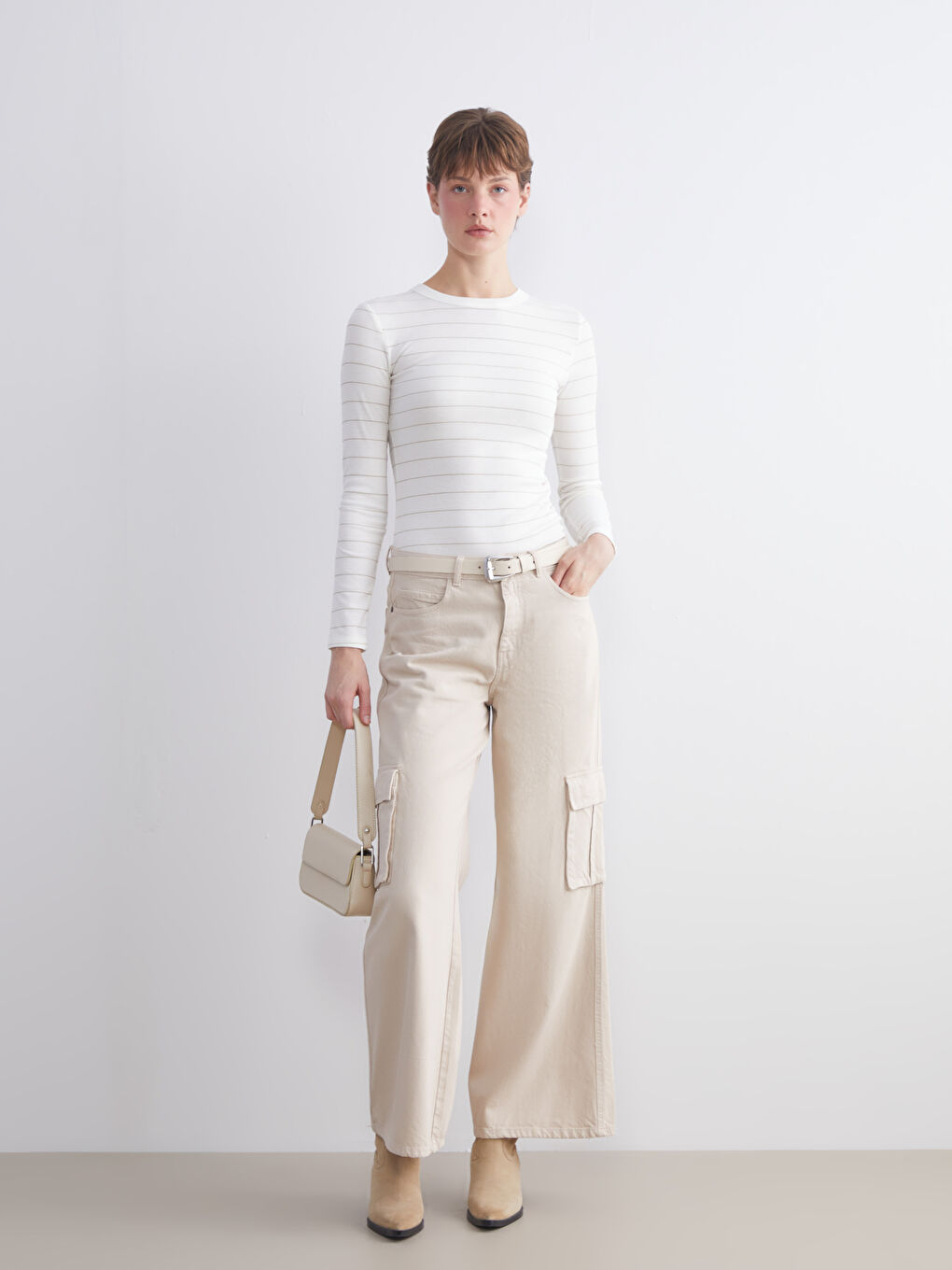 تیشێرتی ژنانه‌ی خه‌تخه‌تی یه‌خه‌ خڕ-2