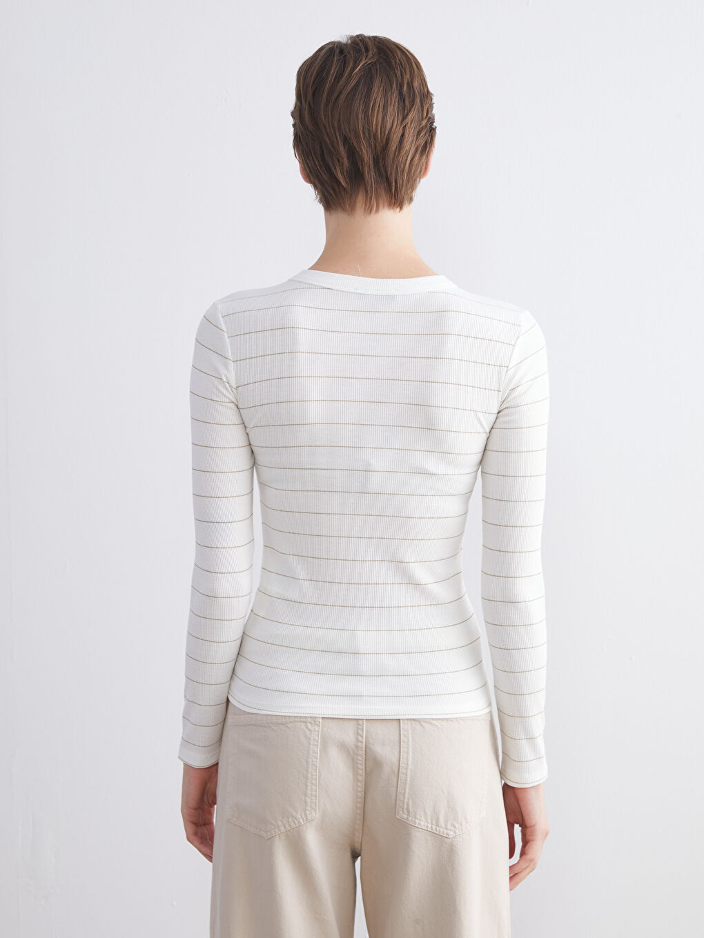 تیشێرتی ژنانه‌ی خه‌تخه‌تی یه‌خه‌ خڕ-4