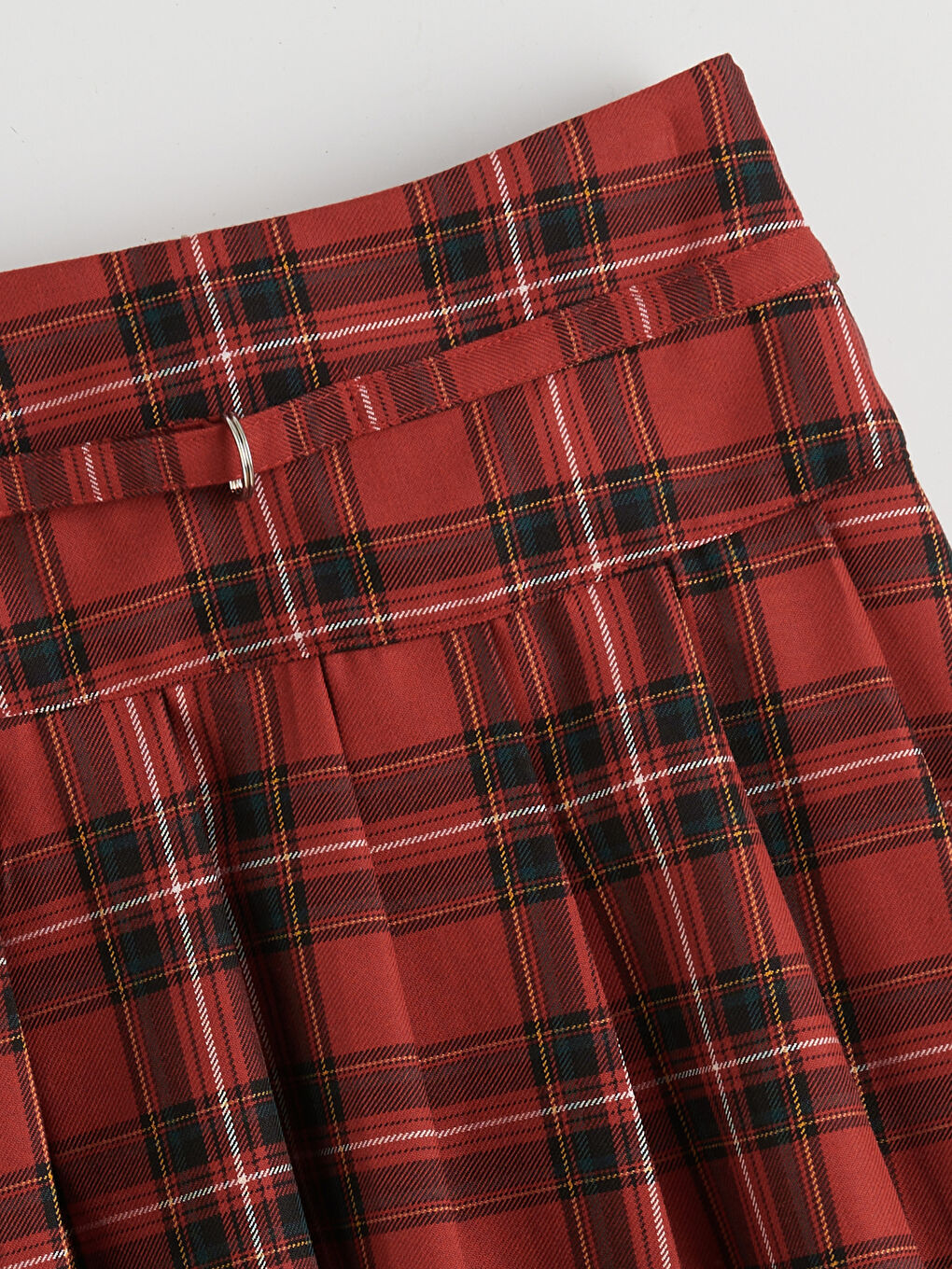 Djevojka CRVENA Suknja -3