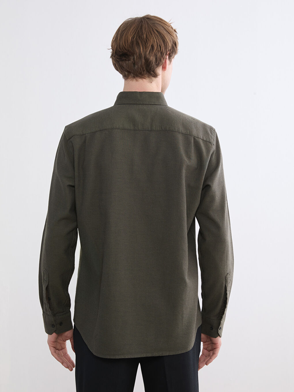 قميص فلانيل رجالي بأكمام طويلة وقصّة عادية-3