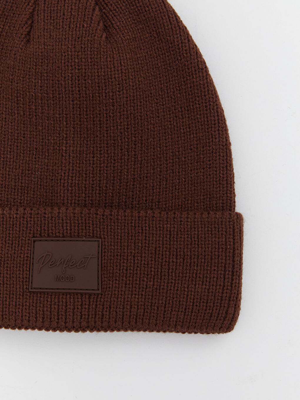 Kahverengi Etiket Nakışlı Kadın Bere-1