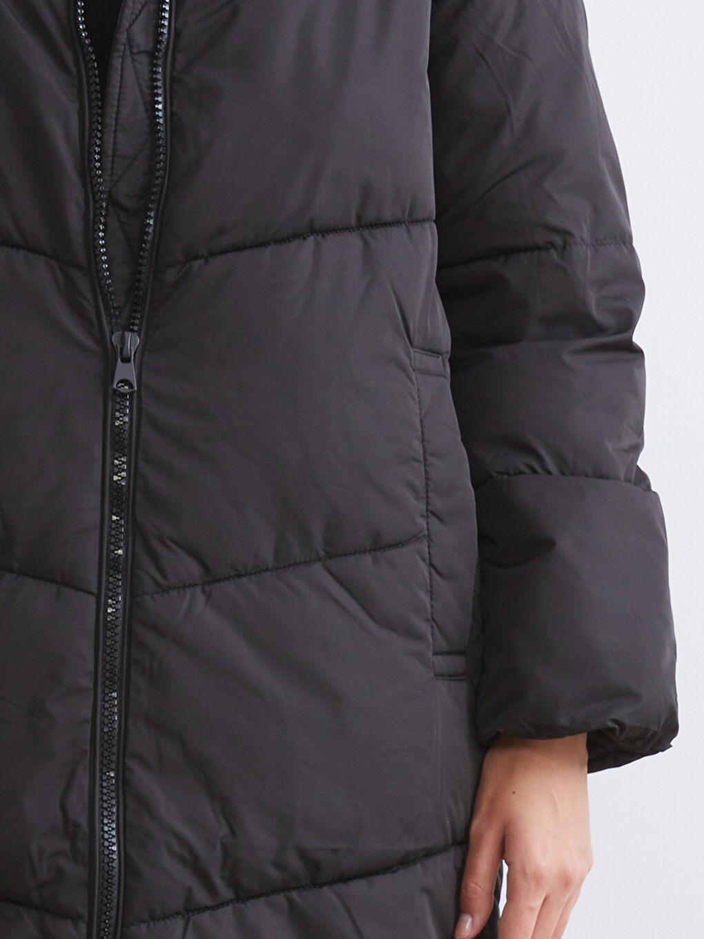 Siyah Dik Yaka Kadın Şişme Mont-2