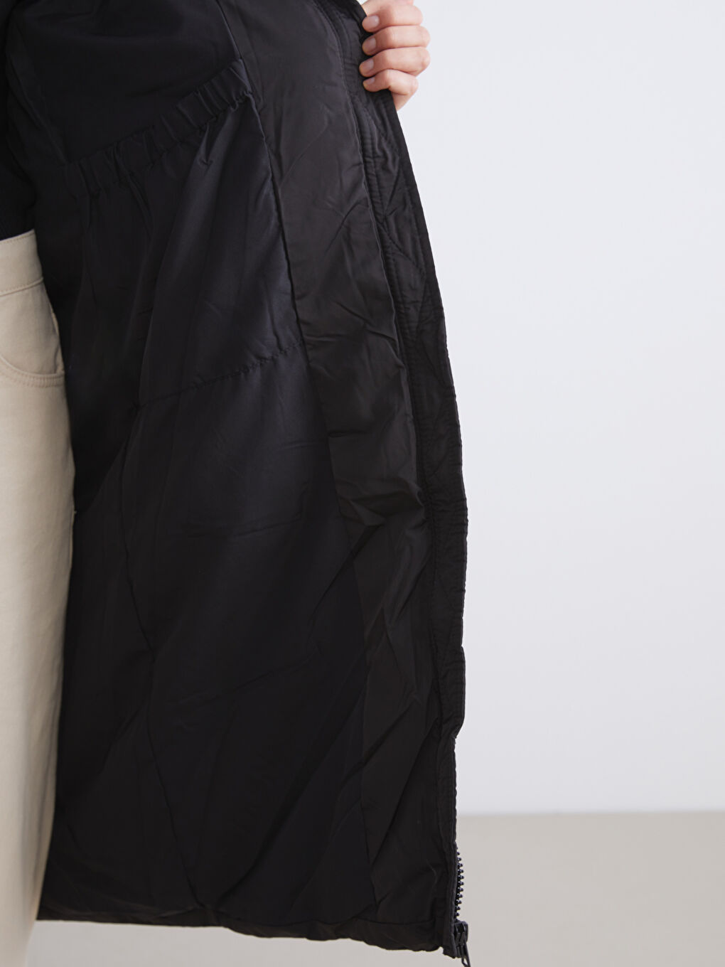 Siyah Dik Yaka Kadın Şişme Mont-3