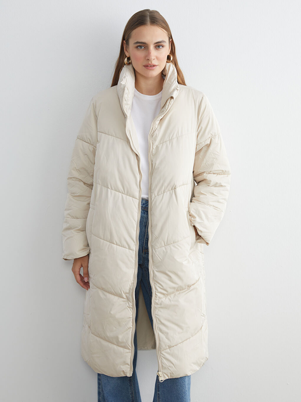 Ekru Dik Yaka Kadın Şişme Mont