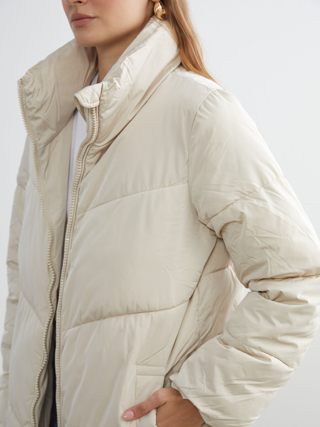 Ekru Dik Yaka Kadın Şişme Mont-2