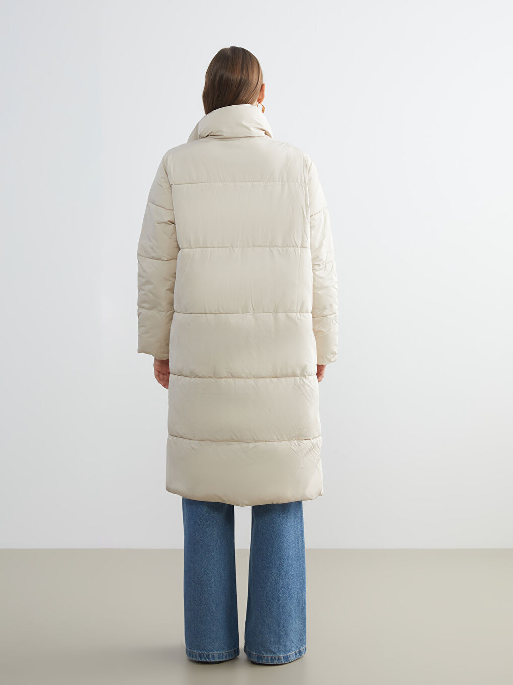 Ekru Dik Yaka Kadın Şişme Mont-4