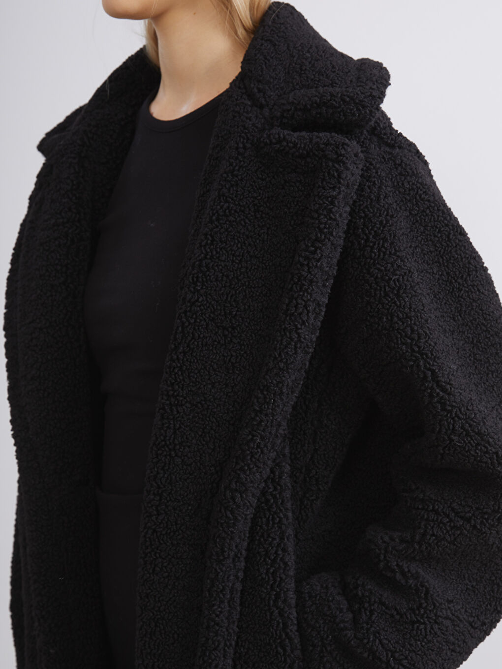 Siyah Ceket Yaka Kadın Pelüş Kaban-2