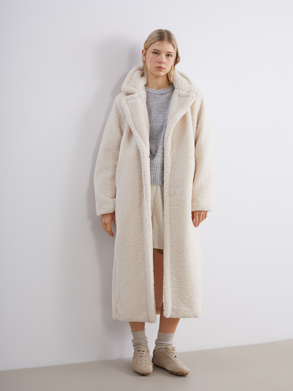 Ekru Ceket Yaka Kadın Pelüş Kaban-1