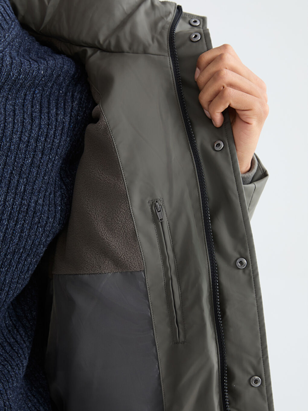 Haki Standart Kalıp Kapüşonlu Erkek Mont-3