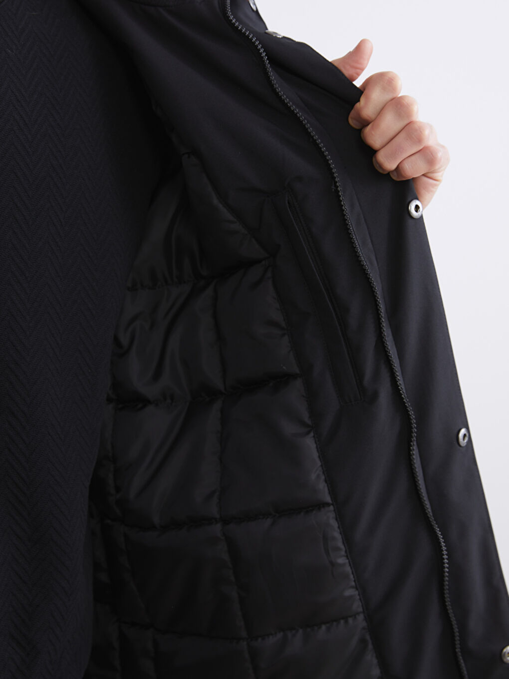 Siyah Standart Kalıp Kapüşonlu Erkek Parka-3