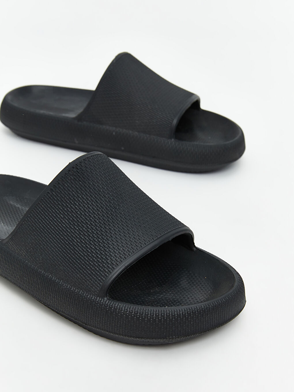 Siyah Deri Görünümlü Erkek Terlik-2