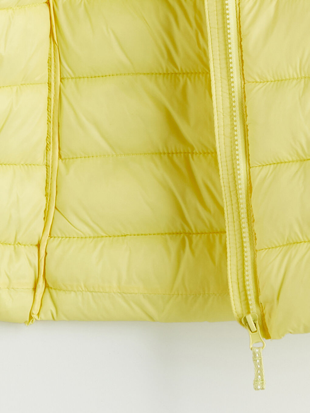 Sarı Kapüşonlu Kız Çocuk Şişme Mont-3