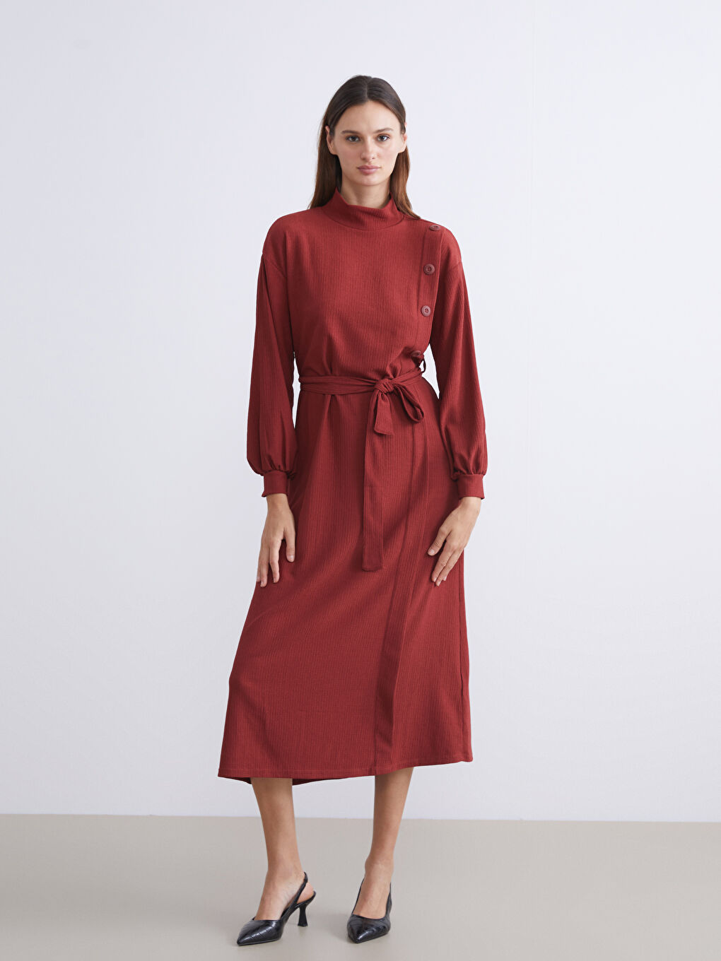 فستان بياقة قمع وملمس-1