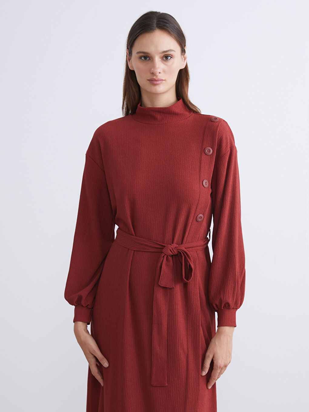 فستان بياقة قمع وملمس-2