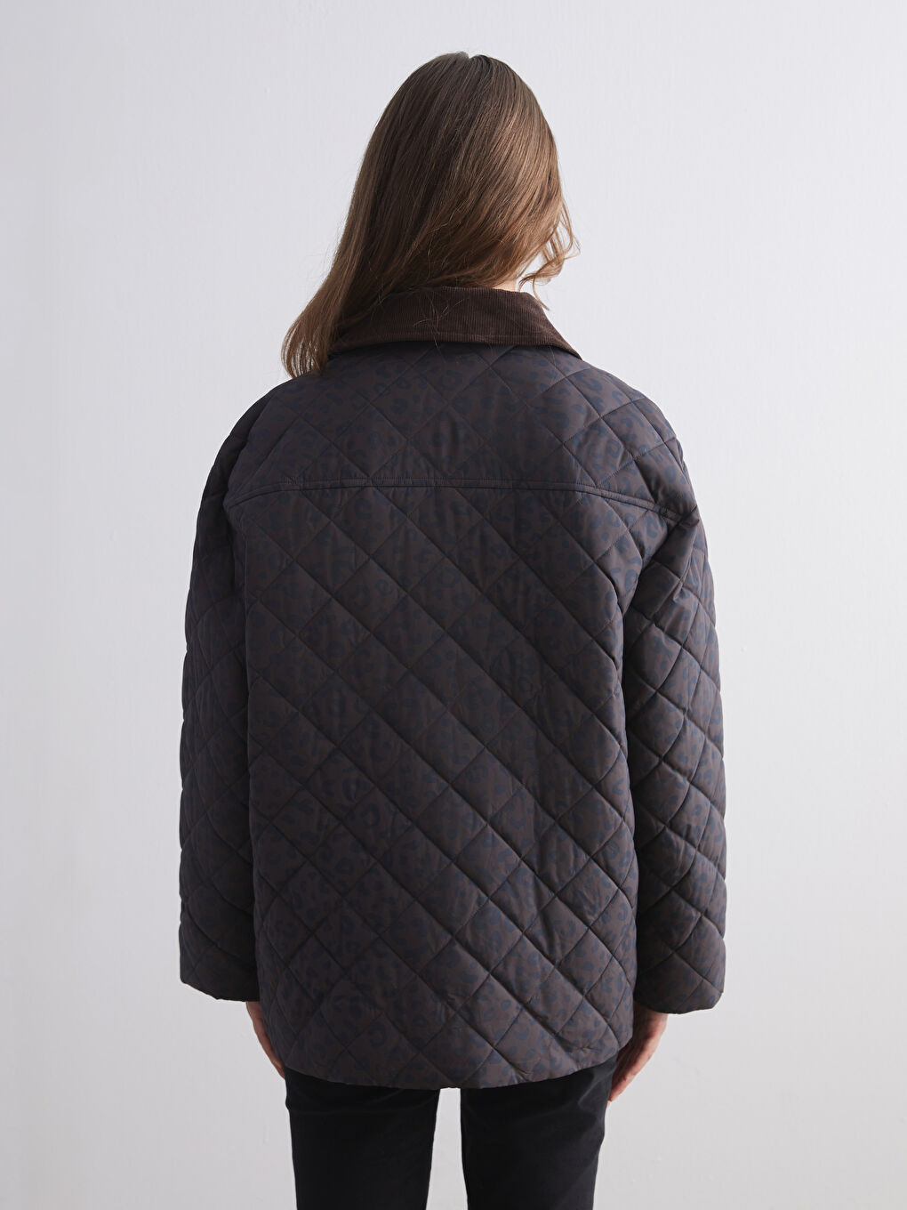 Kahverengi Kadife Gömlek Yaka Desenli Kadın Şişme Mont-4